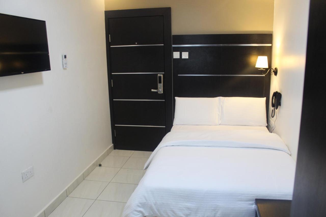 Urban Metro Inn Lagos Exterior photo