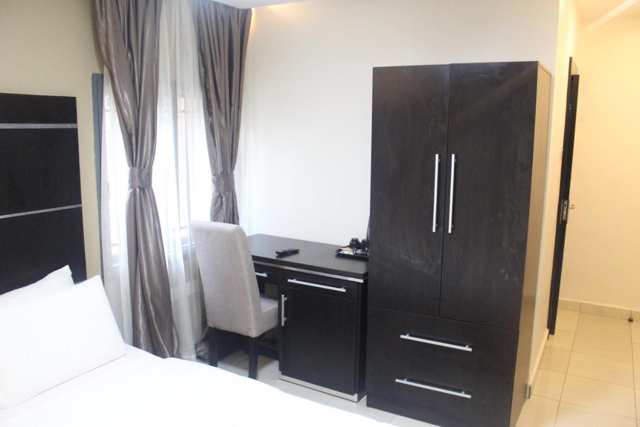 Urban Metro Inn Lagos Exterior photo